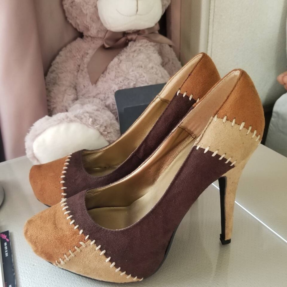 Shoes - Picture 2 of 3